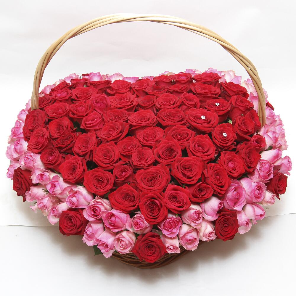 Корзина из 131 розы